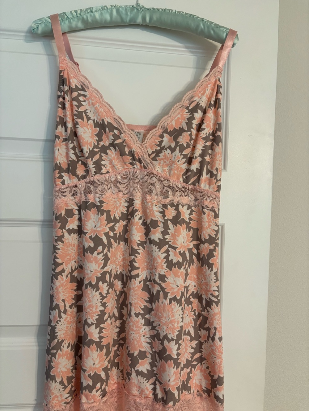Delta Burke Peach Floral Lace-Trim Satin Chemise